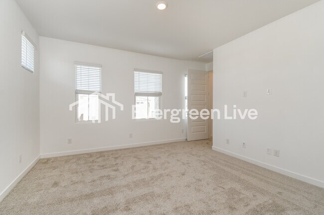 Building Photo - 10127 E Ulysses Ave