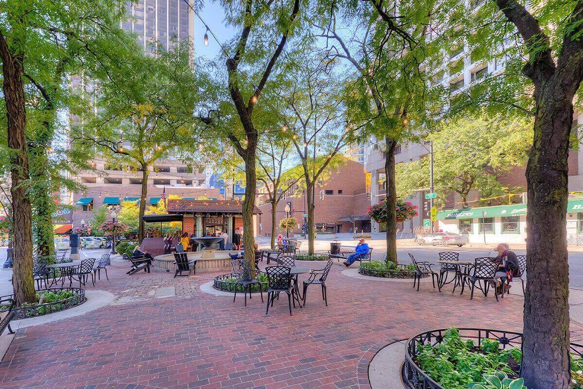 Building Photo - 10 E Delaware Pl