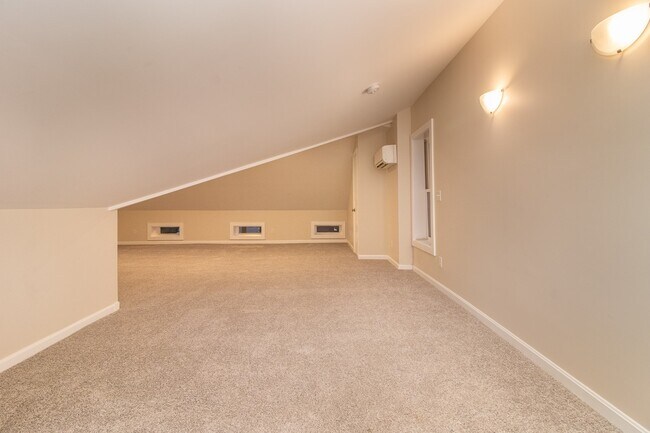 Building Photo - 302 W M.L.K. Jr. Blvd