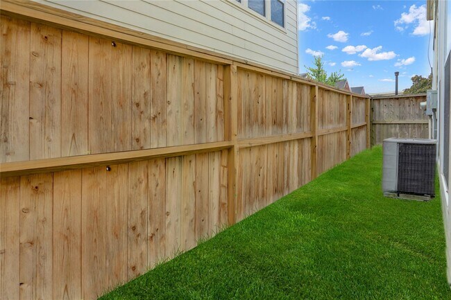 Building Photo - 1737 Aden Mist Dr