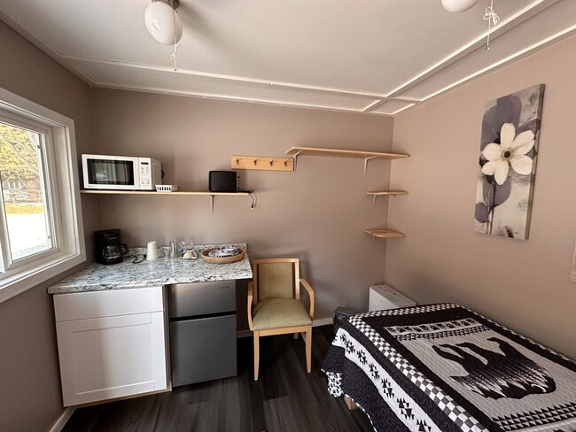 Building Photo - 1410 E St