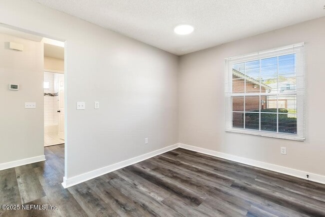 Building Photo - 2887 Lantana Lakes Dr