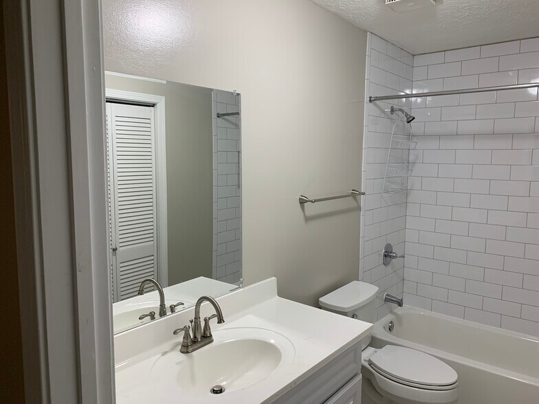 Building Photo - 1050 Mathews Ct SE
