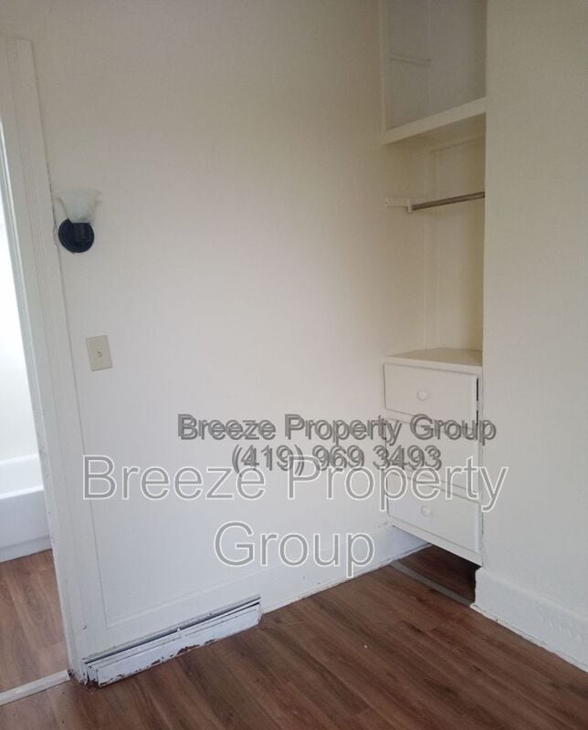 Building Photo - 323 Champion St