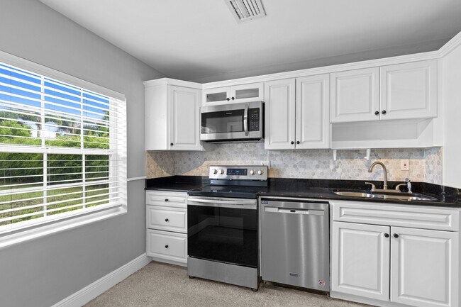 Building Photo - 259 Bloomfield Dr