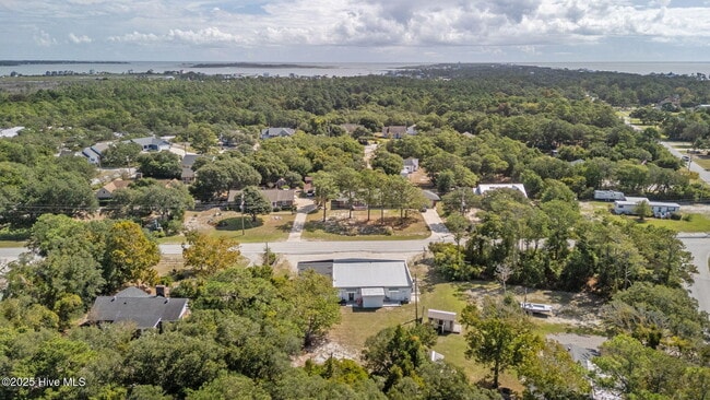 Building Photo - 360 Island Rd