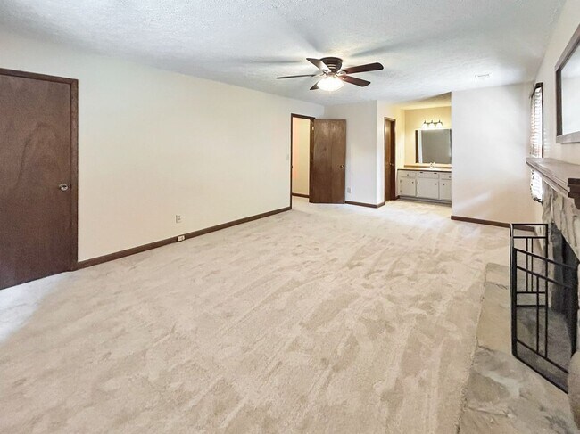 Building Photo - 2491 Annandale Dr