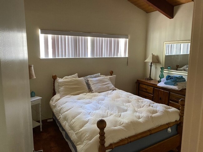 Building Photo - Seasonal Furnished or Long Term rental
