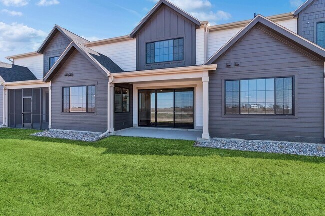 Building Photo - 2103 Lacey Dr