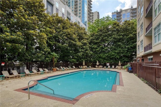 Building Photo - 1101 Juniper St NE