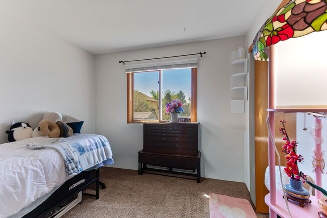 Building Photo - Classic 3 Bedroom 2 Bathroom in Fort Collins Ranch in an Incredible Location!