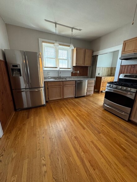 Building Photo - 1402 S State St