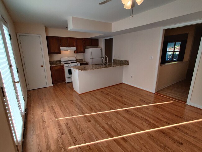 Building Photo - Newer 3 bedroom home