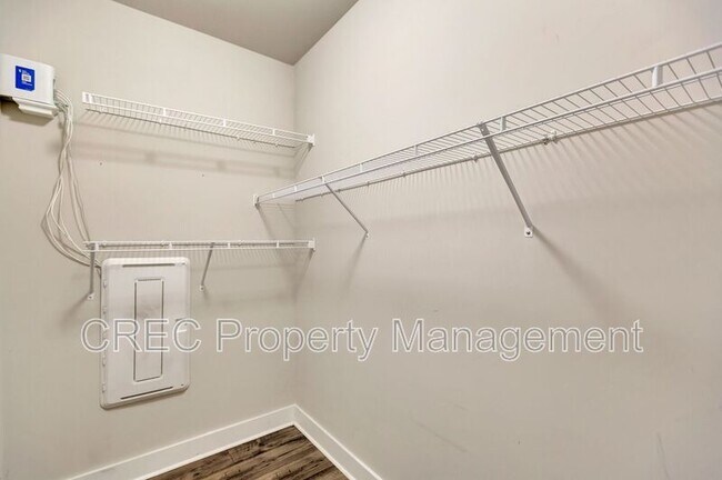 Building Photo - 3988 Hillyard St