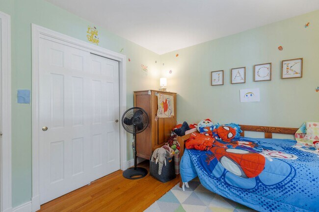 Building Photo - Beautiful Single-Level Home with In-Law Suite and Expansive Yard ***Available Early August 2026***