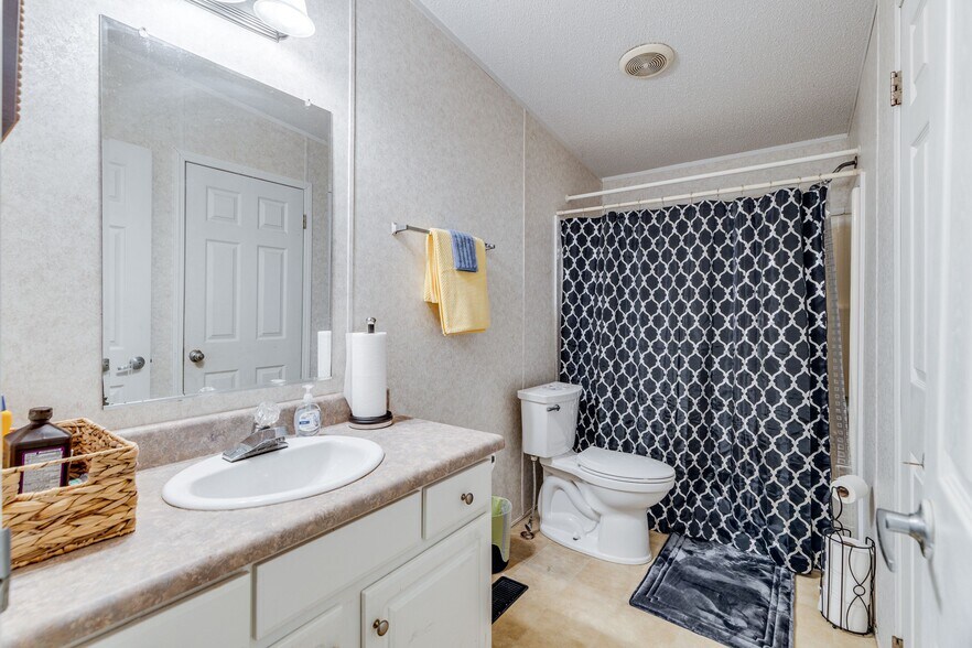 Building Photo - 9427 Syble Dr