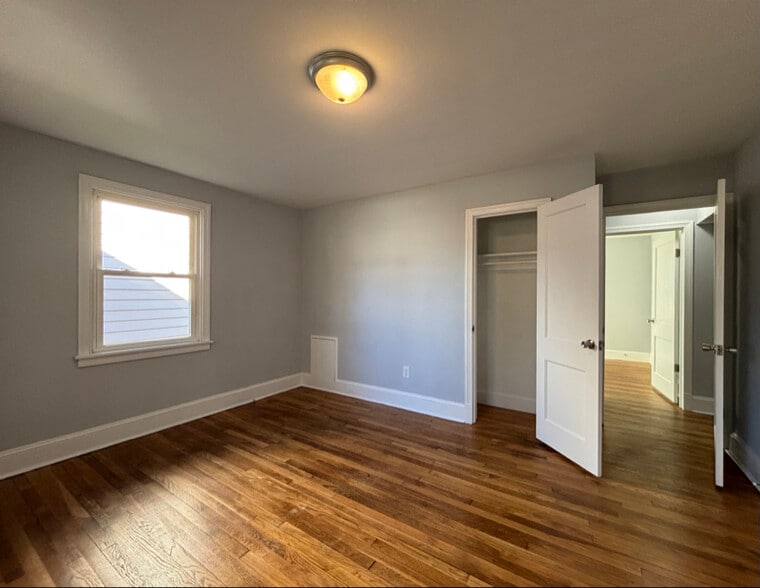 Building Photo - 321 Jefferson Ave