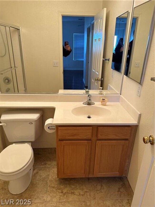 Building Photo - Beautiful 3 bedroom w loft 2.5 bath townho...