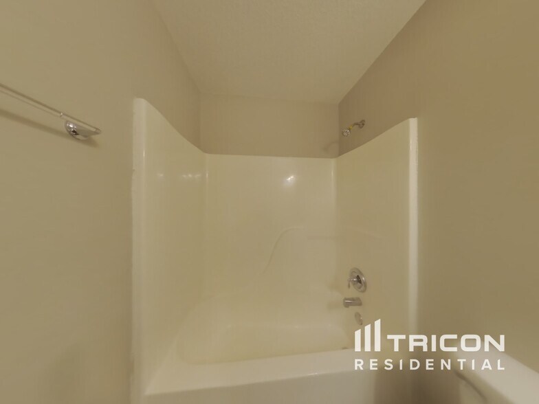 Building Photo - 404 Wolf Creek Ct