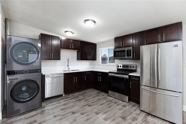 Building Photo - 1915 Balboa Ave