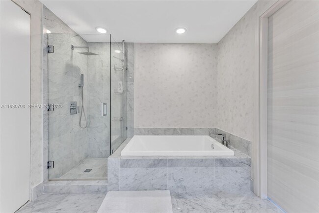 Building Photo - 801 S Miami Ave