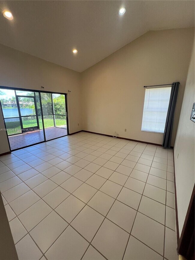 Building Photo - 1652 Egret Rd