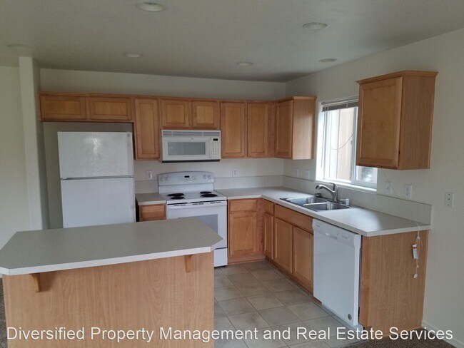 Building Photo - 4159 Thoroughbred Ave SE