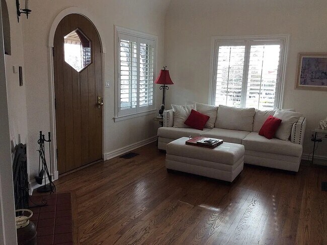 Building Photo - 304 Nevada Way