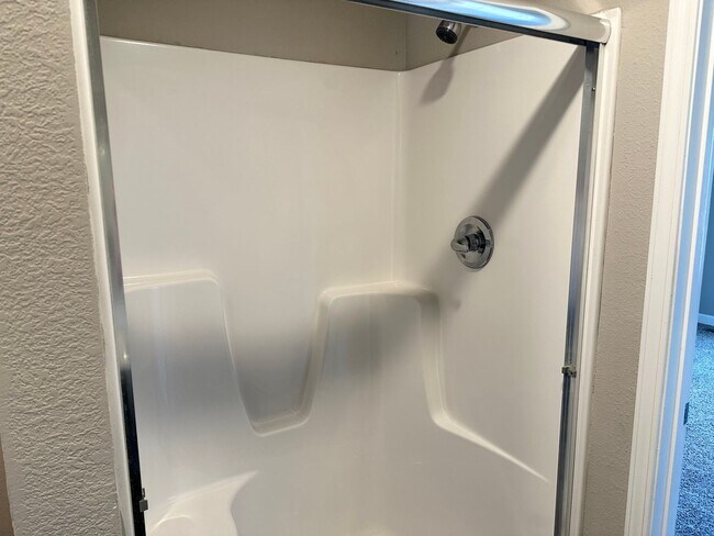 Building Photo - 3 Bed Townhome in Grain Valley