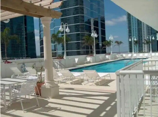 Building Photo - 1200 Brickell Bay Dr