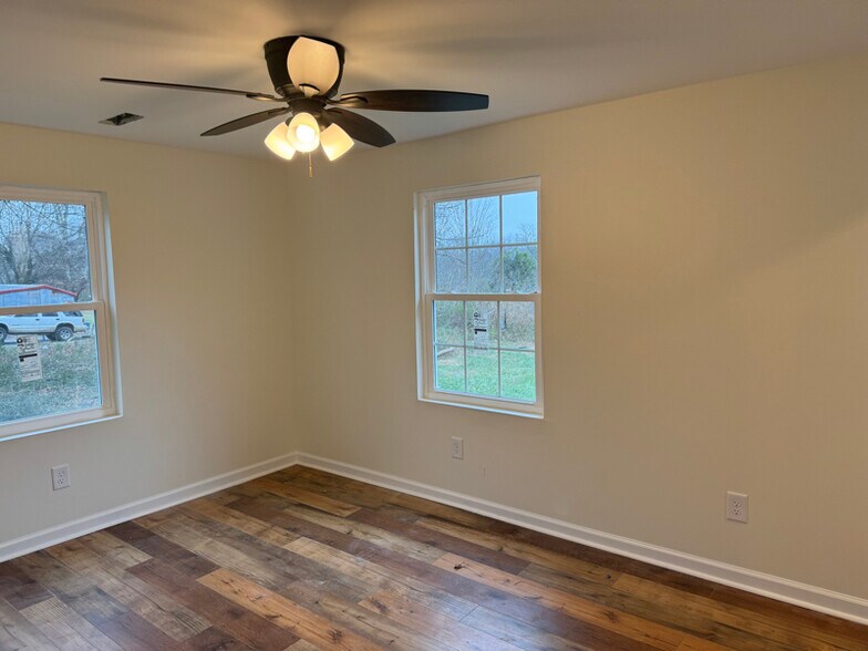 Building Photo - 330 Fountainhead Rd