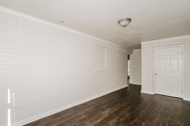 Building Photo - 3824 Windermere Rd