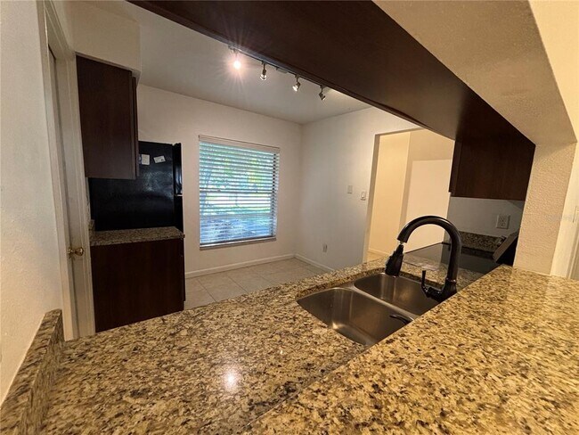 Building Photo - 1761 Lakeview Village Dr