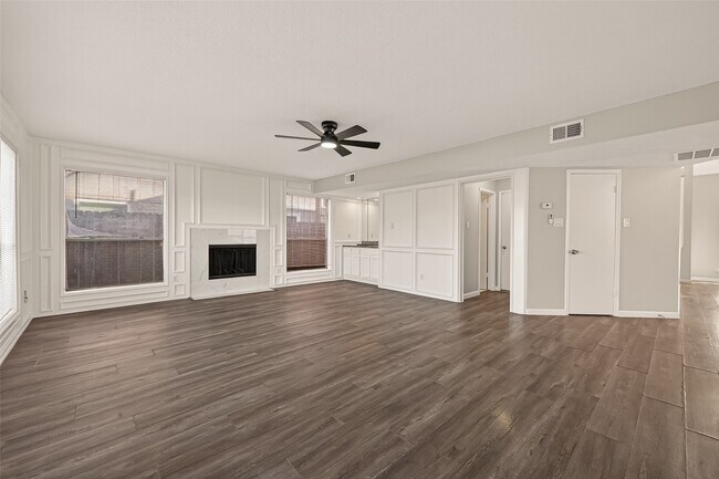 Building Photo - 7622 Poitiers Dr