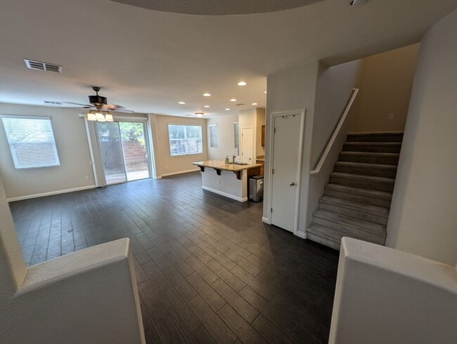 Building Photo - 7570 Dobroyd Dr