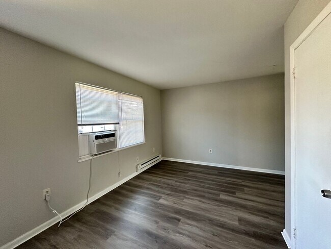 Building Photo - 7560 Bellehaven Dr