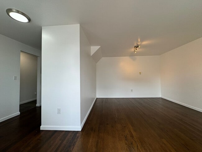 Building Photo - FAIRYTALE OF 1819 LLC QUEEN ANNE