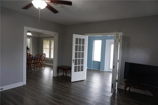 Building Photo - 177 W 5th St