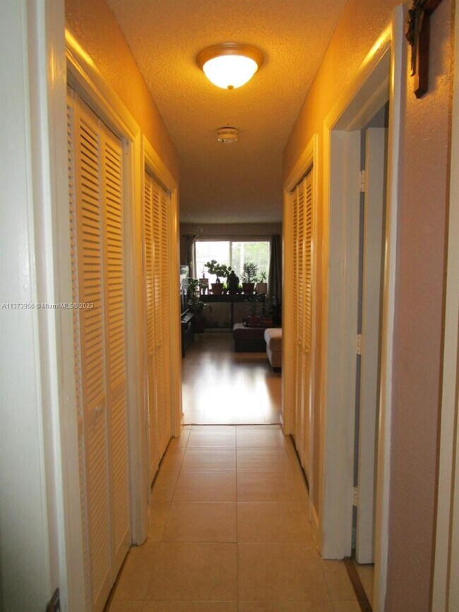 Building Photo - 3061 NE 49th St