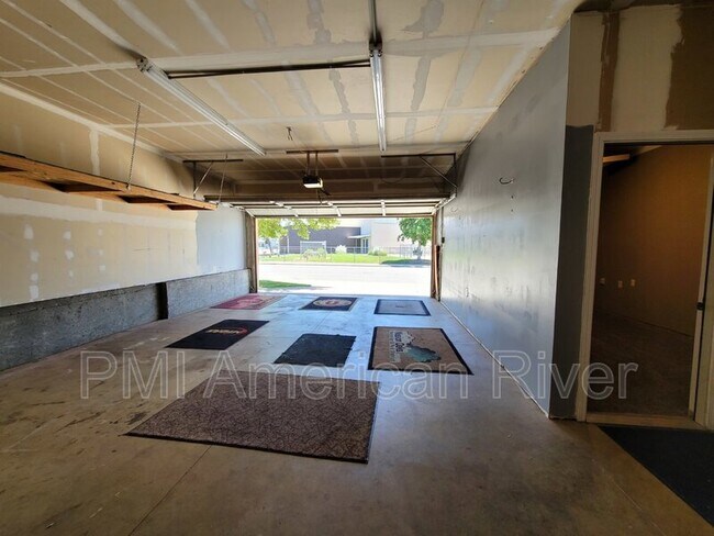 Building Photo - 998 Bay Shore Dr