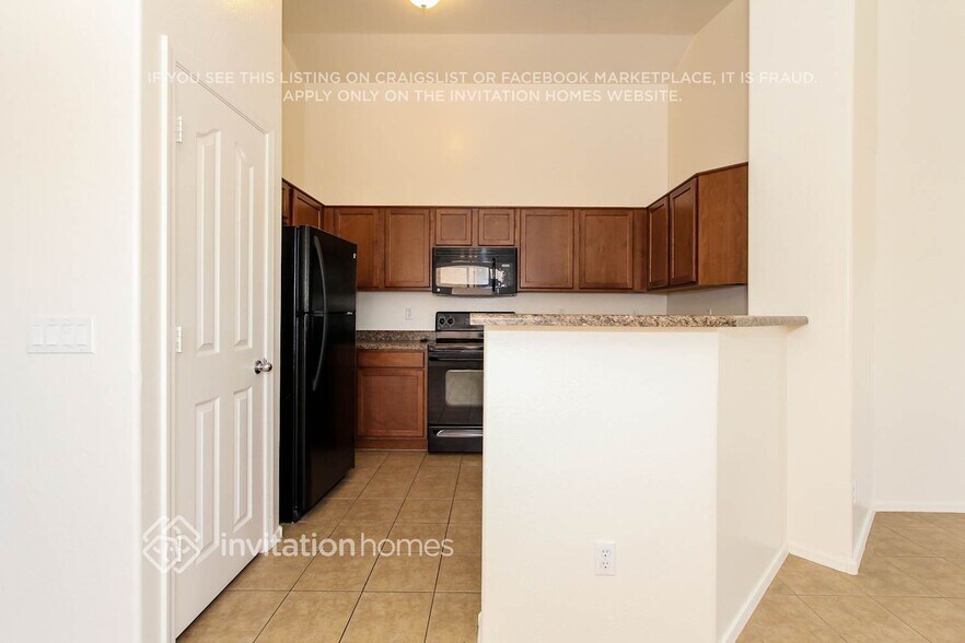 Building Photo - 11322 W Hadley St