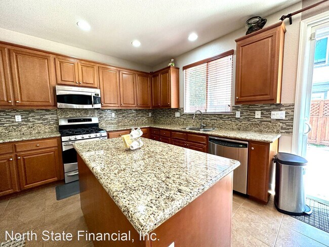 Building Photo - 5 br, 3.5 bath House - 1922 Cedar Falls Ave
