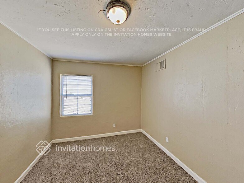 Building Photo - 2747 N Greenfield Rd