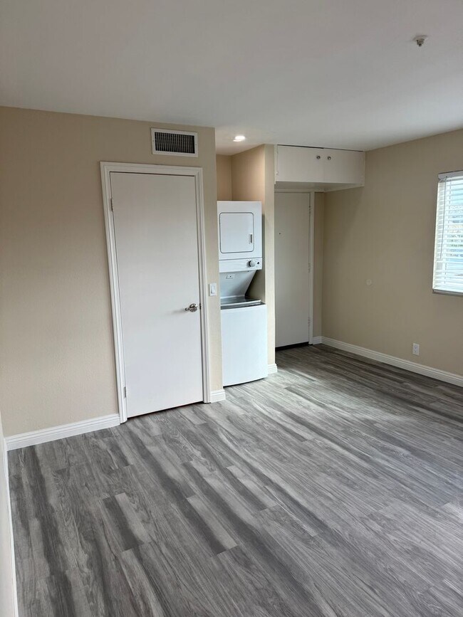 Building Photo - 106 Dije Ct