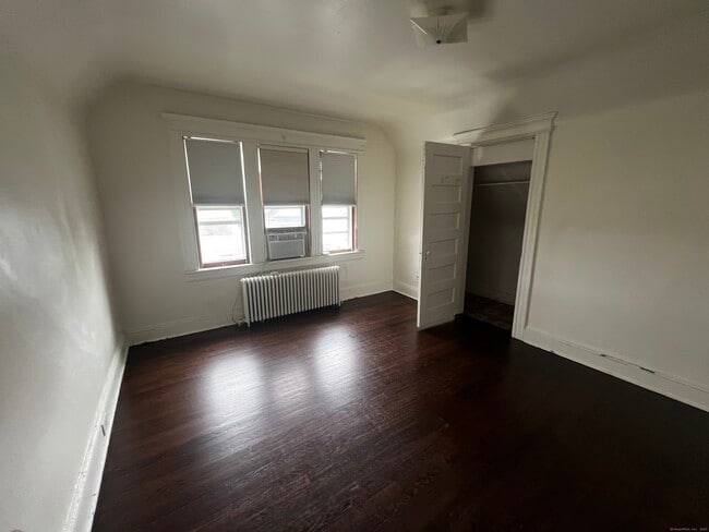 Building Photo - 123 Anson St