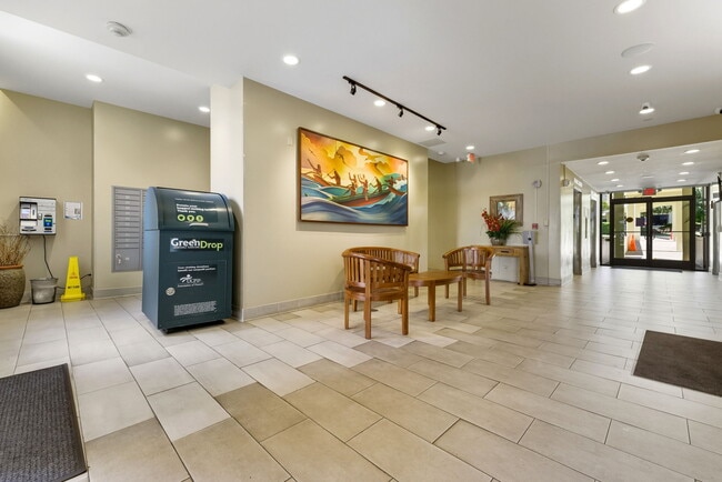 Building Photo - 3161 Ala Ilima St