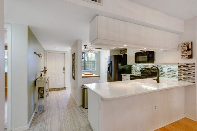 Building Photo - 285 Naples Cove Dr