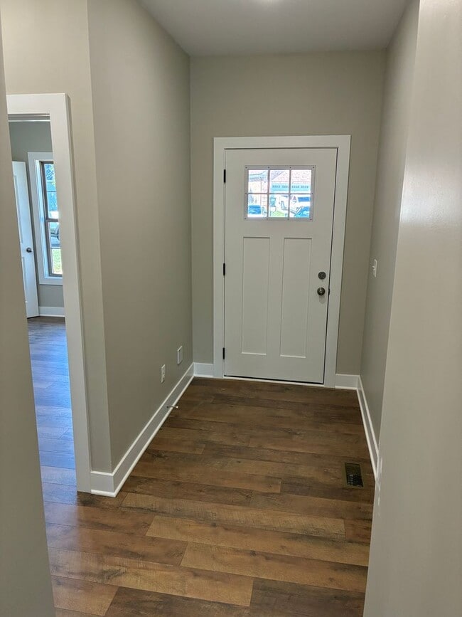 Building Photo - 102 Twin Lakes Dr