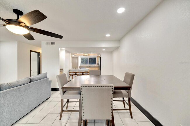 Building Photo - 6301 Newtown Cir