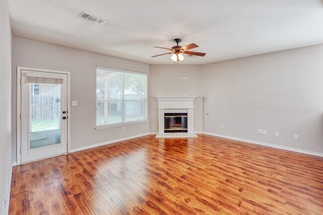 Building Photo - 2617 Bissonet Dr